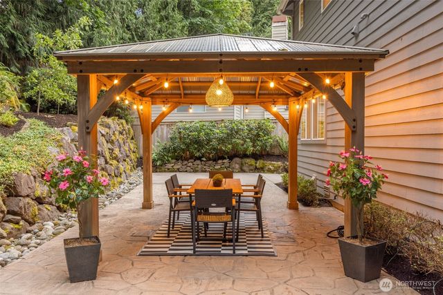 17033 NE 108th Way, Redmond, WA 98052