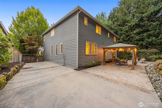 17033 NE 108th Way, Redmond, WA 98052