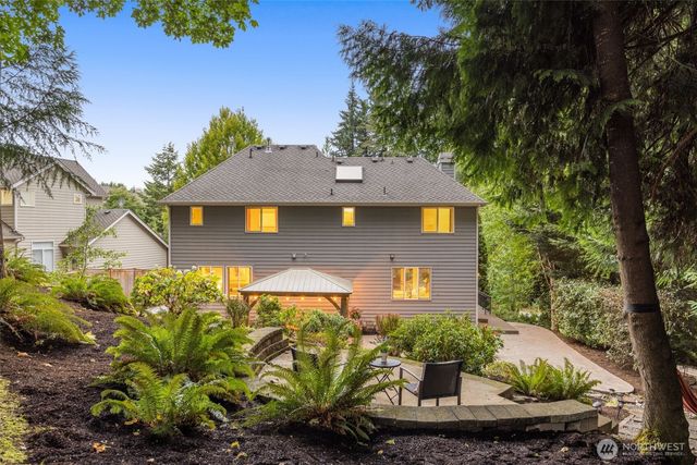 17033 NE 108th Way, Redmond, WA 98052