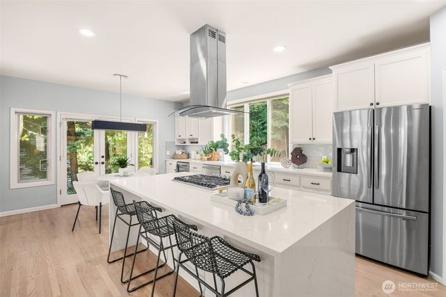 17033 NE 108th Way, Redmond, WA 98052
