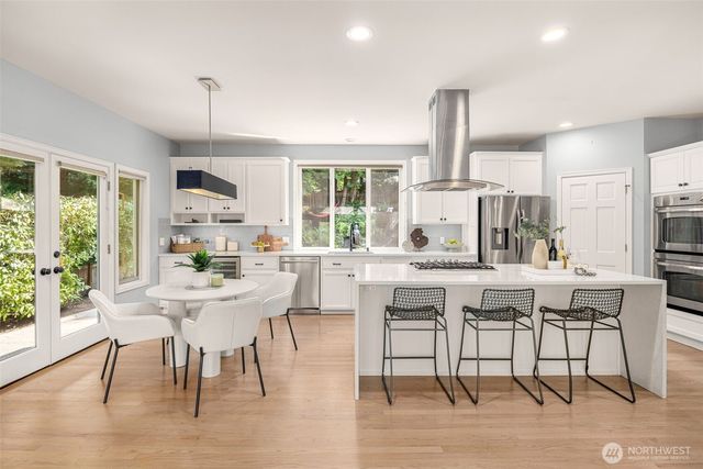 17033 NE 108th Way, Redmond, WA 98052