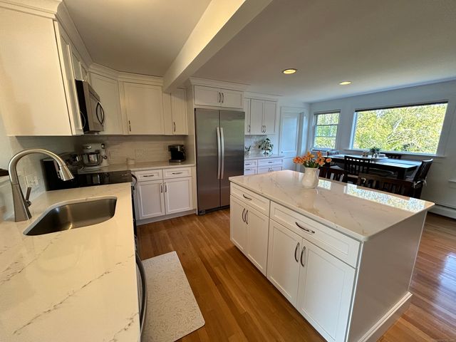 38 Lords Hill Road 8, Stonington, CT 06378