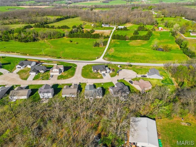 30 Round Table Court, Winfield, MO 63389