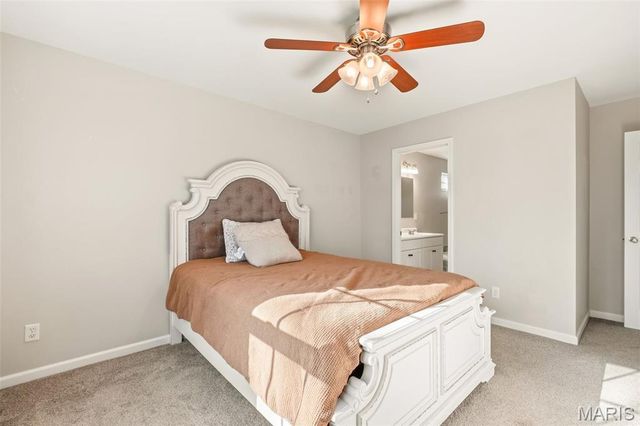30 Round Table Court, Winfield, MO 63389