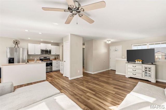30 Round Table Court, Winfield, MO 63389
