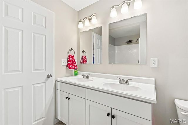 30 Round Table Court, Winfield, MO 63389