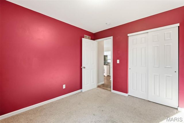 30 Round Table Court, Winfield, MO 63389