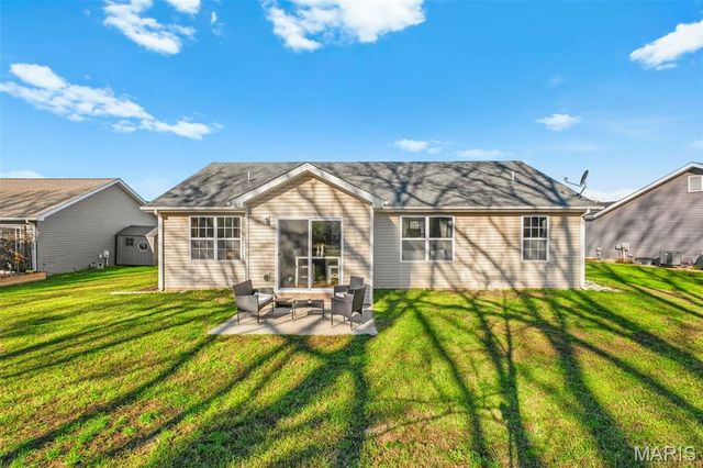 30 Round Table Court, Winfield, MO 63389