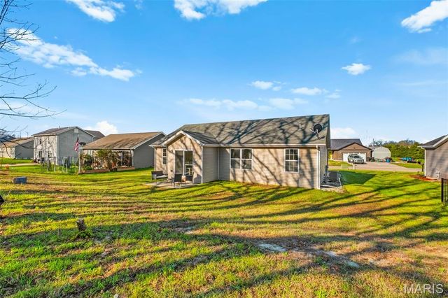 30 Round Table Court, Winfield, MO 63389
