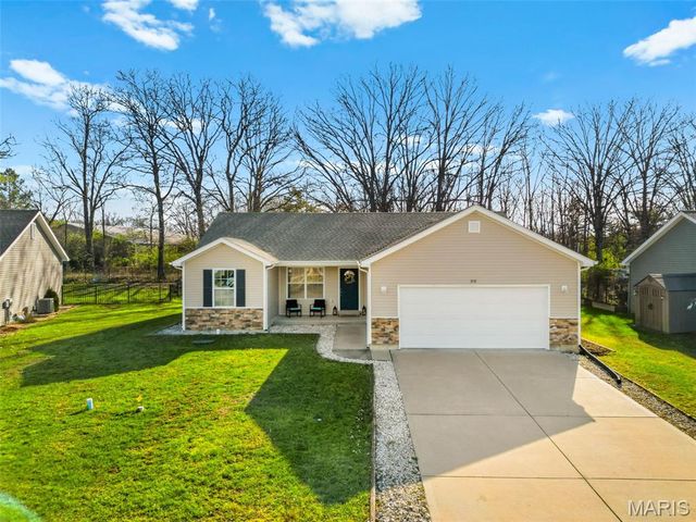 30 Round Table Court, Winfield, MO 63389
