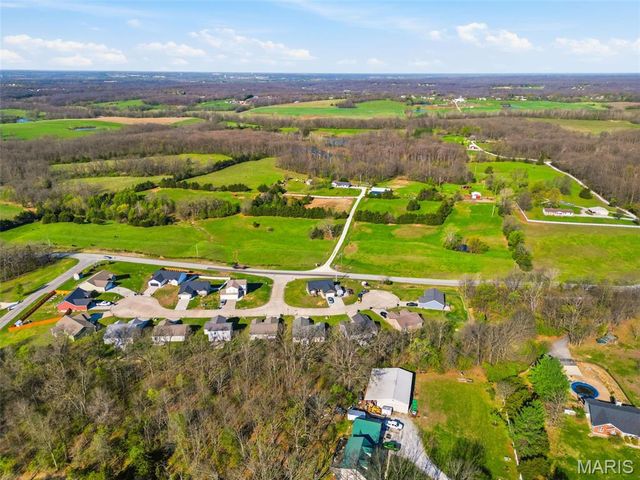 30 Round Table Court, Winfield, MO 63389