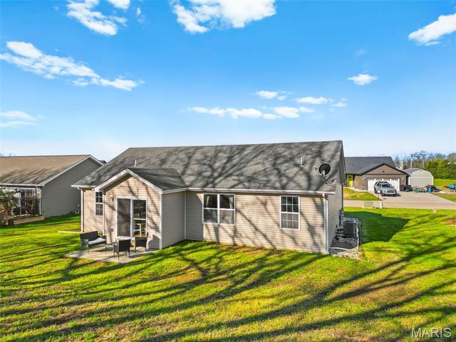 30 Round Table Court, Winfield, MO 63389
