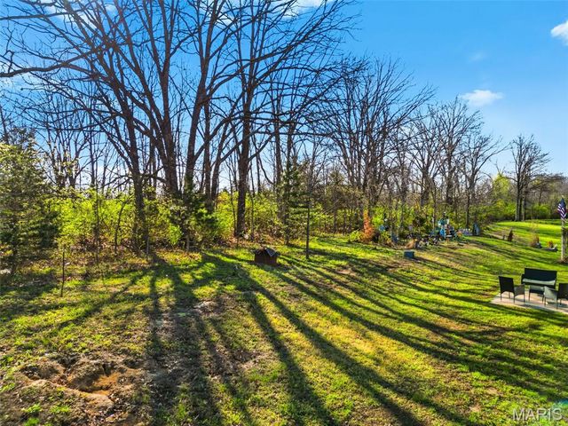 30 Round Table Court, Winfield, MO 63389
