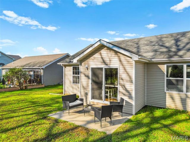 30 Round Table Court, Winfield, MO 63389