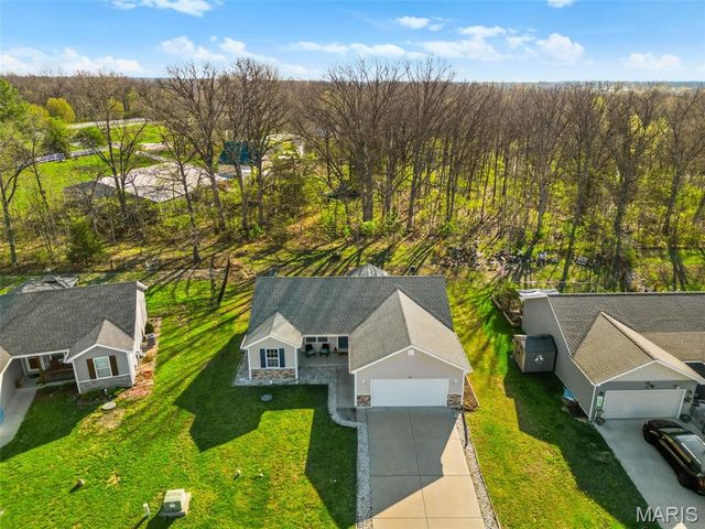 30 Round Table Court, Winfield, MO 63389