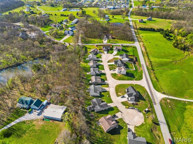 30 Round Table Court, Winfield, MO 63389