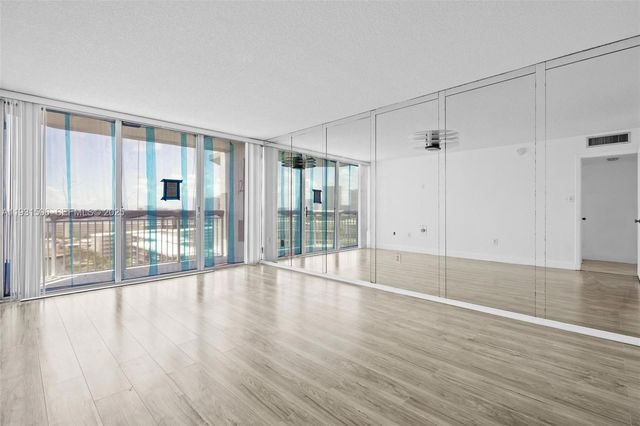 18081 Biscayne Blvd 1205, Aventura, FL 33160