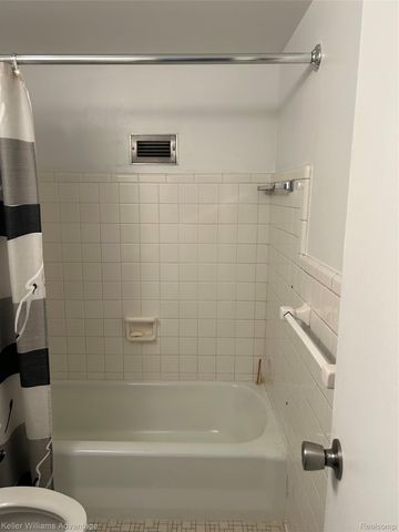 8900 E Jefferson Avenue 323, Detroit, MI 48214