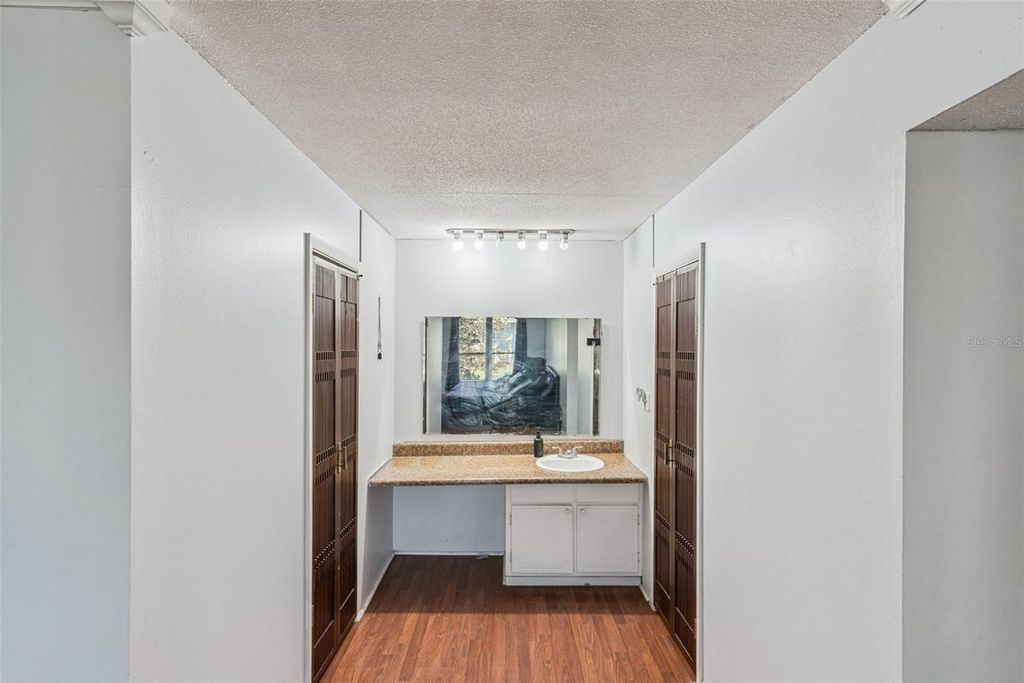 Image 18 of property listing at 1935 CONWAY ROAD 6, Orlando, FL 32812