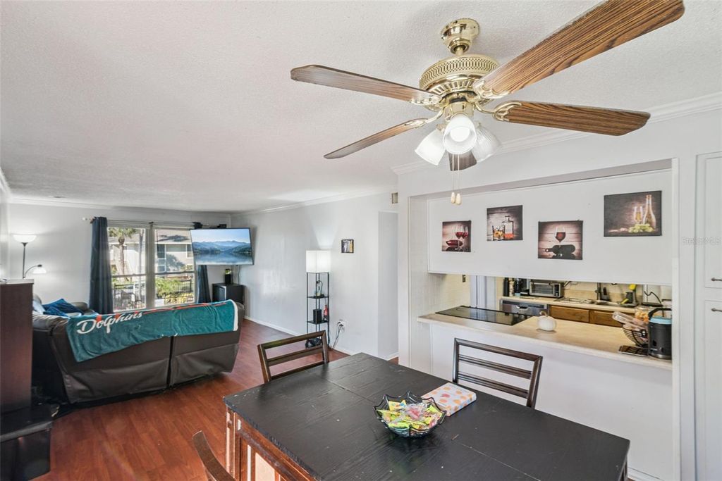 Image 7 of property listing at 1935 CONWAY ROAD 6, Orlando, FL 32812