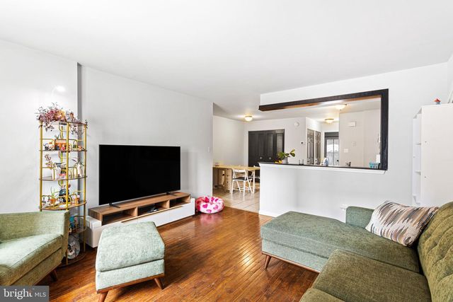 944 NEW MARKET ST, Philadelphia, PA 19123