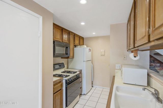 5957 Nelda Street 3, Simi Valley, CA 93063