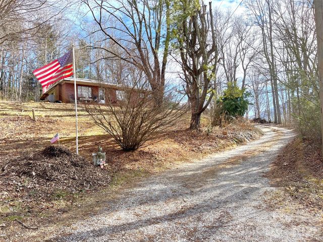 579 Lakey Gap Road, Black Mountain, NC 28711