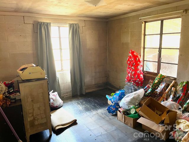 579 Lakey Gap Road, Black Mountain, NC 28711