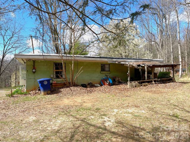 579 Lakey Gap Road, Black Mountain, NC 28711