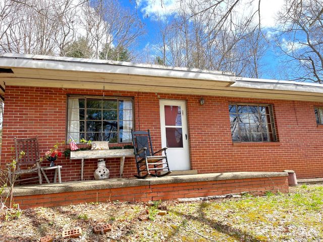 579 Lakey Gap Road, Black Mountain, NC 28711