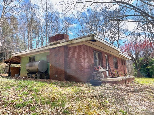 579 Lakey Gap Road, Black Mountain, NC 28711