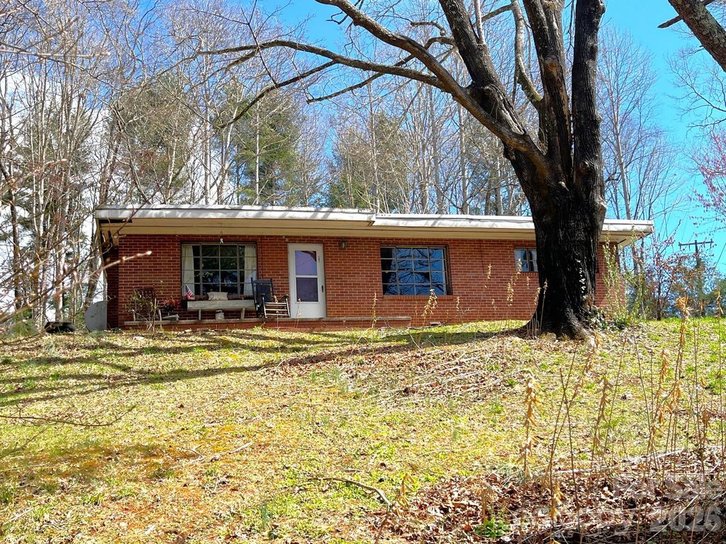 579 Lakey Gap Road, Black Mountain, NC 28711