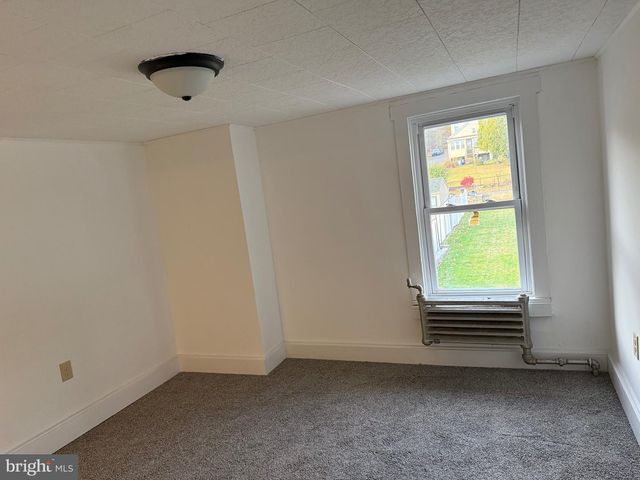 45 W GRAND AVE, Tower City, PA 17980