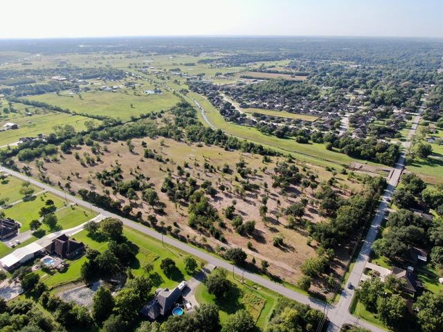 11939 7th St, Santa Fe, TX 77510