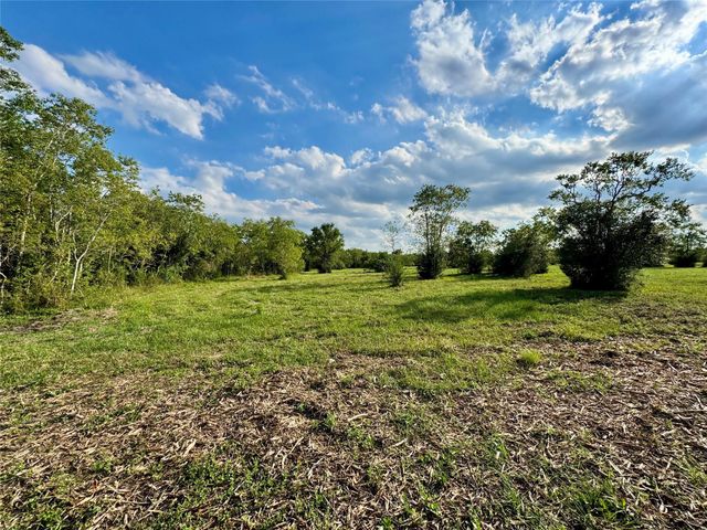 11939 7th St, Santa Fe, TX 77510