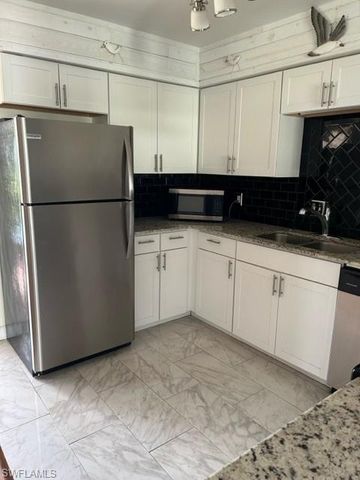 656 Palm View DR 4, Naples, FL 34110