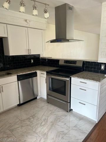 656 Palm View DR 4, Naples, FL 34110