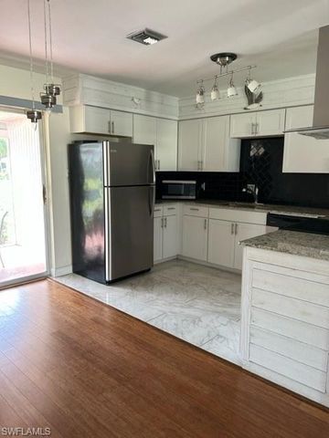 656 Palm View DR 4, Naples, FL 34110