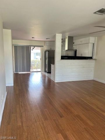 656 Palm View DR 4, Naples, FL 34110