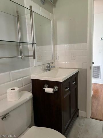 656 Palm View DR 4, Naples, FL 34110