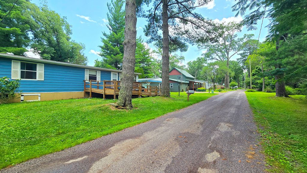 Image 11 of property listing at 1750 Moonglow Road, Centralia, IL 62801