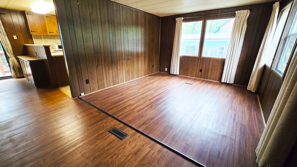 Image 13 of property listing at 1750 Moonglow Road, Centralia, IL 62801
