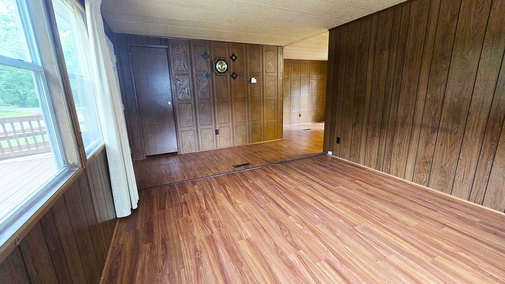 Image 15 of property listing at 1750 Moonglow Road, Centralia, IL 62801