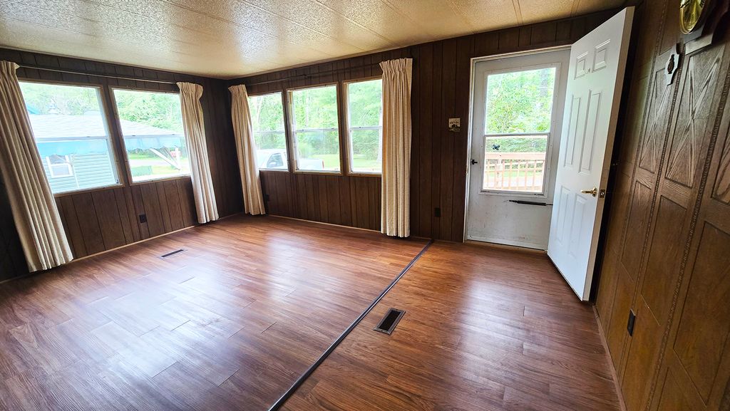 Image 17 of property listing at 1750 Moonglow Road, Centralia, IL 62801