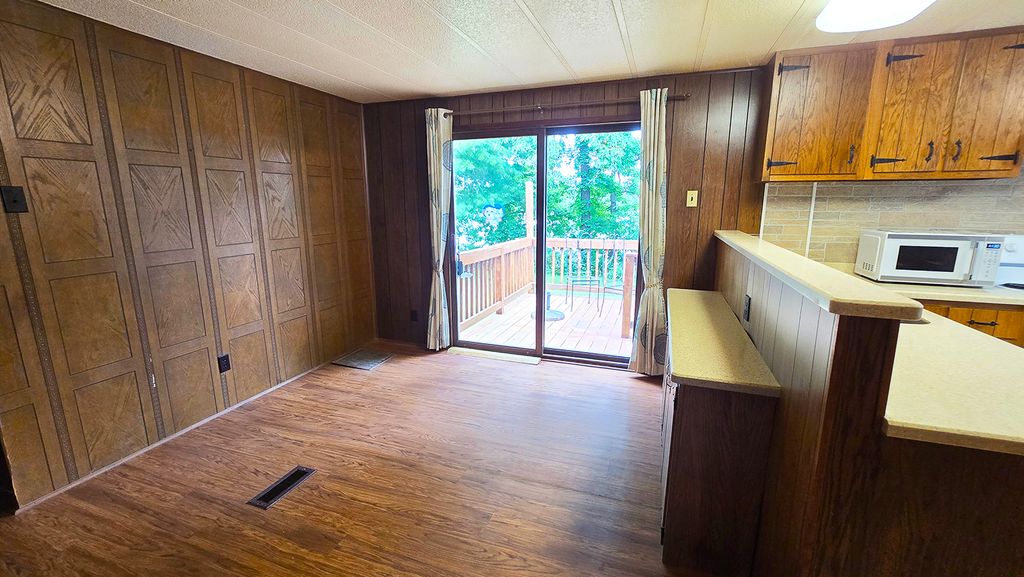 Image 18 of property listing at 1750 Moonglow Road, Centralia, IL 62801