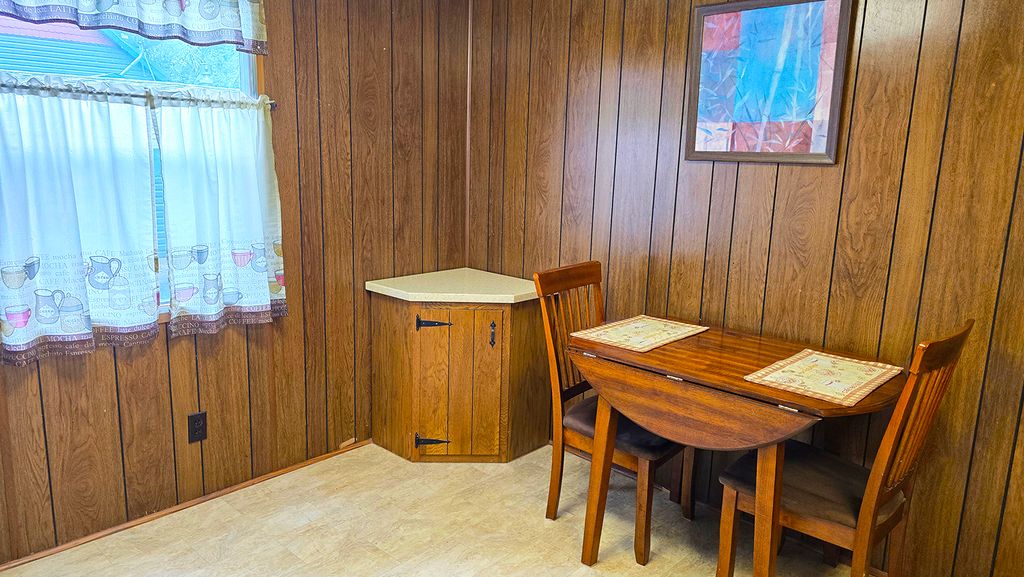 Image 23 of property listing at 1750 Moonglow Road, Centralia, IL 62801