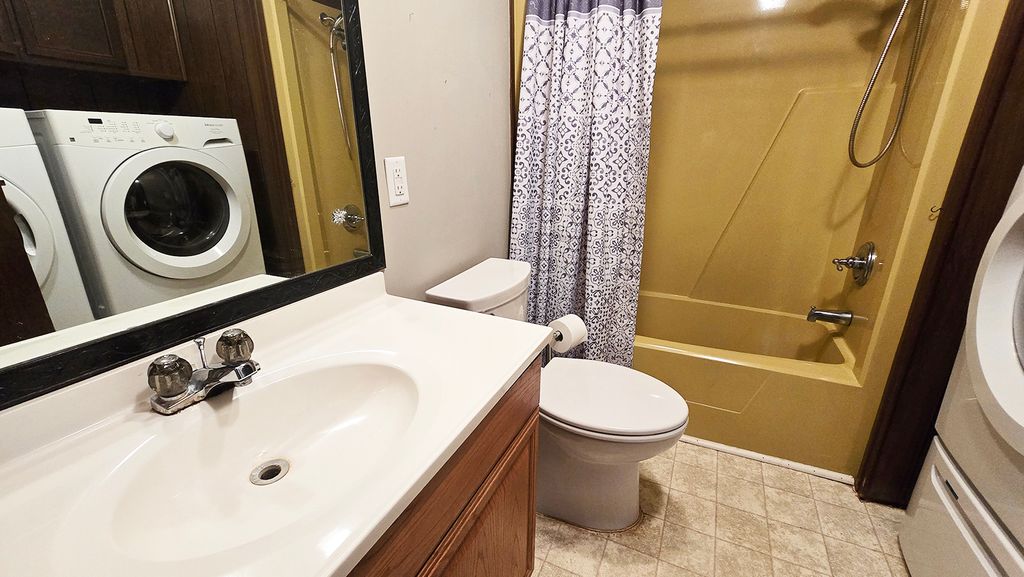 Image 25 of property listing at 1750 Moonglow Road, Centralia, IL 62801