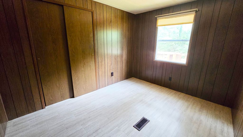 Image 27 of property listing at 1750 Moonglow Road, Centralia, IL 62801