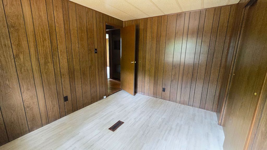 Image 28 of property listing at 1750 Moonglow Road, Centralia, IL 62801