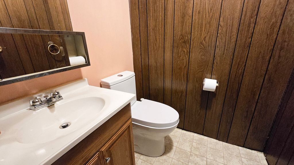 Image 34 of property listing at 1750 Moonglow Road, Centralia, IL 62801